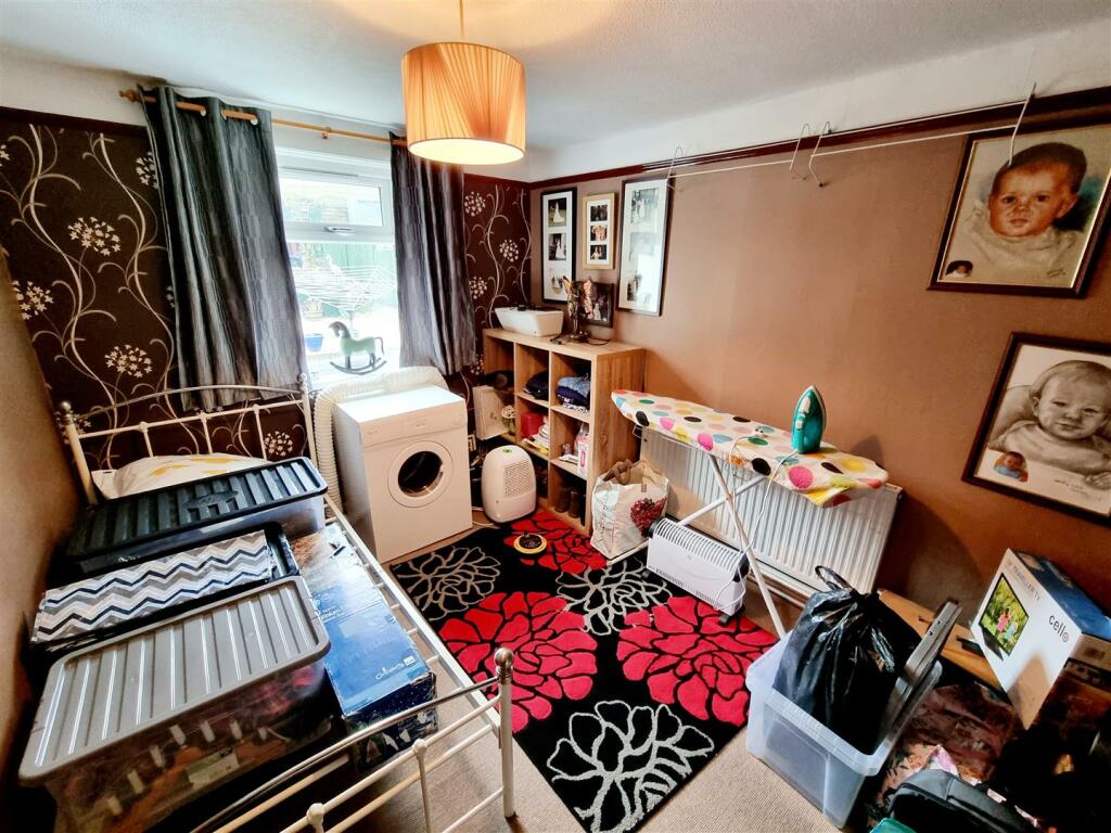 Bed 3.jpg
