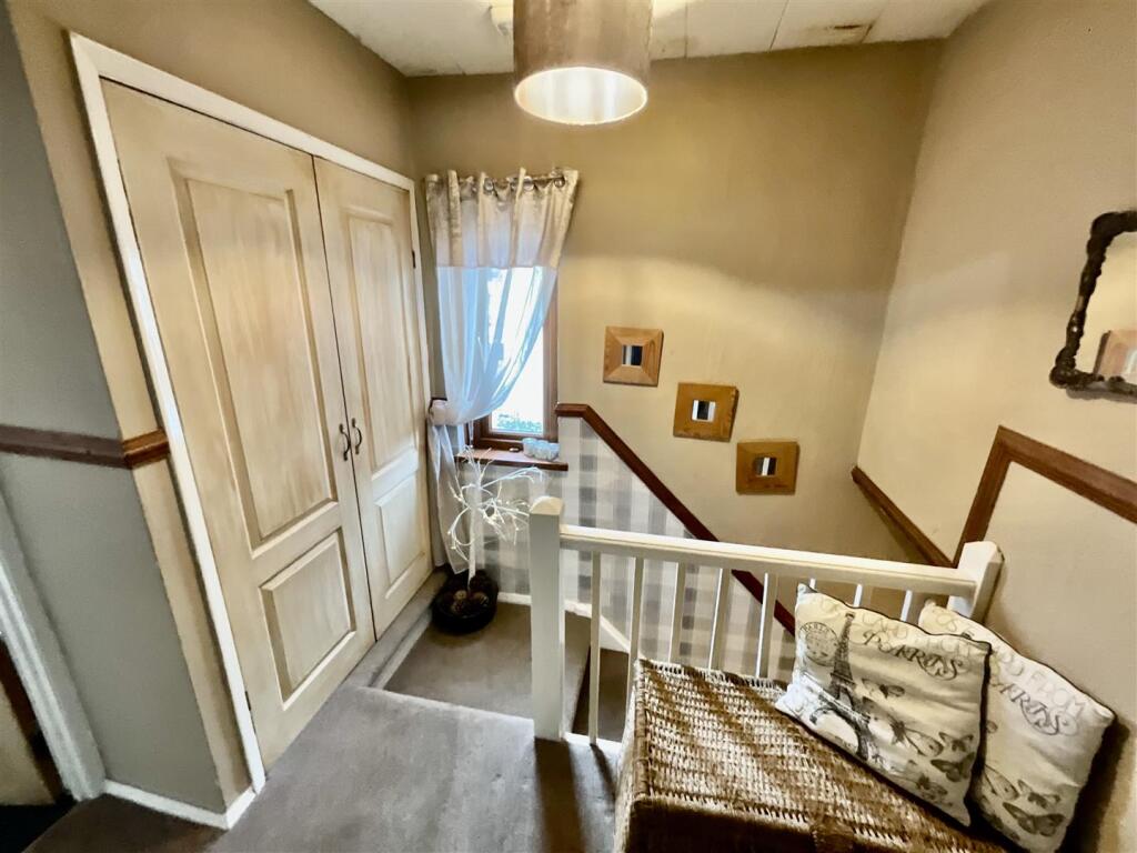 FIRST FLOOR LANDING
