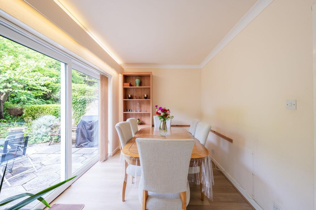 KITCHEN DINER AND LOUNGE