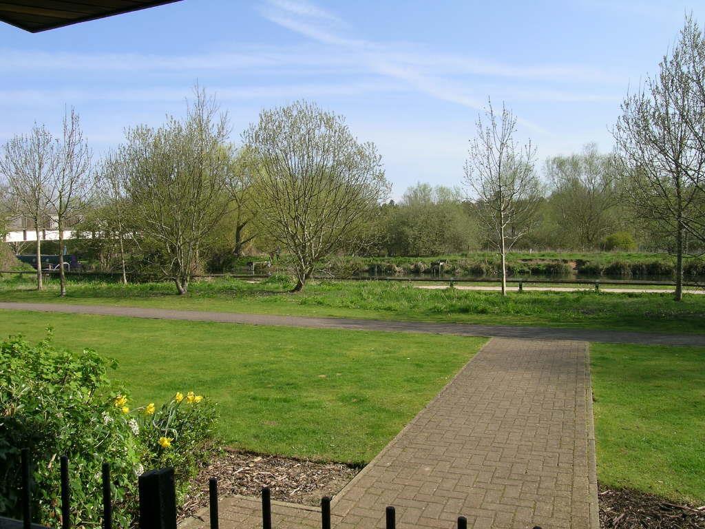 ENTRANCE TO RIVER FOOTPATH