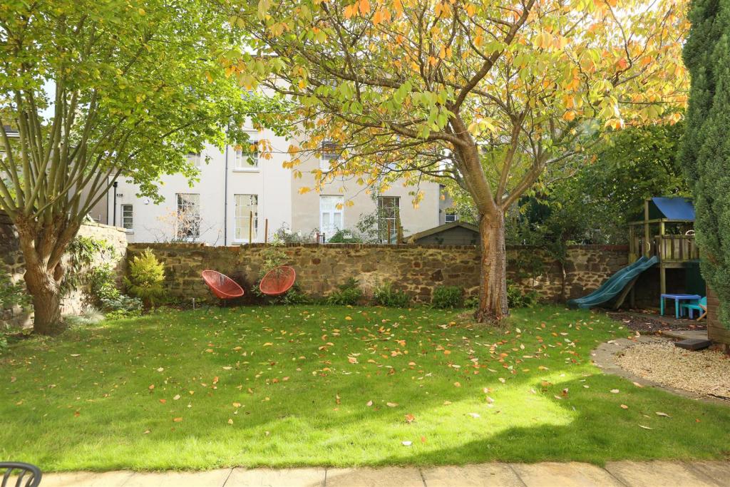 Garden Flat 19 Westfield Park 9.jpg