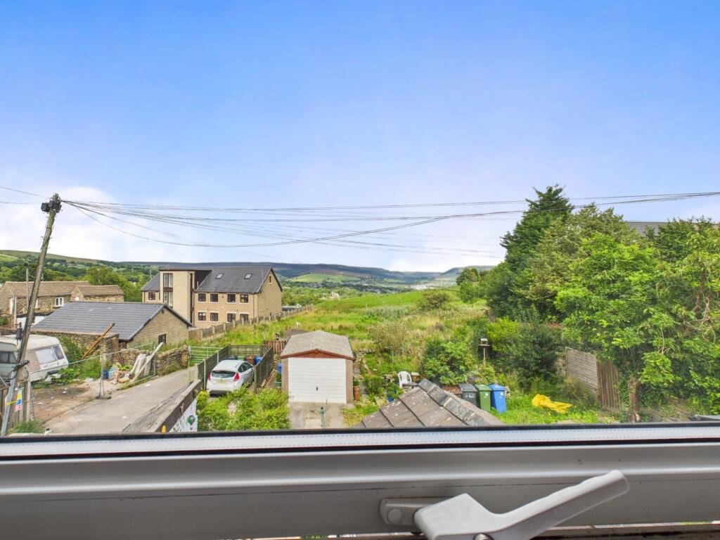 CAM03729G0-PR0107-STILL029