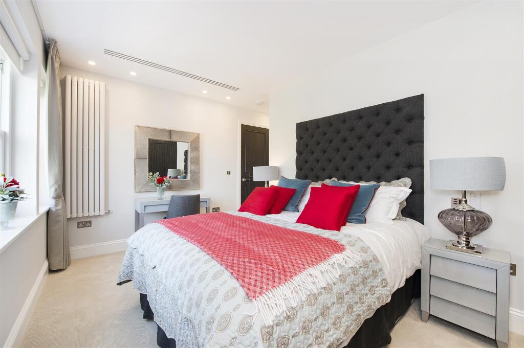 Flat 7 Bedroom 2.jpg