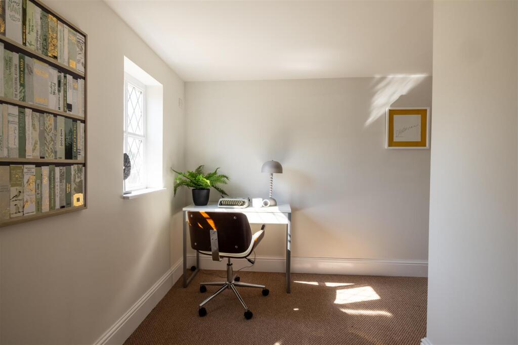 BEDROOM THREE (L-Shaped)