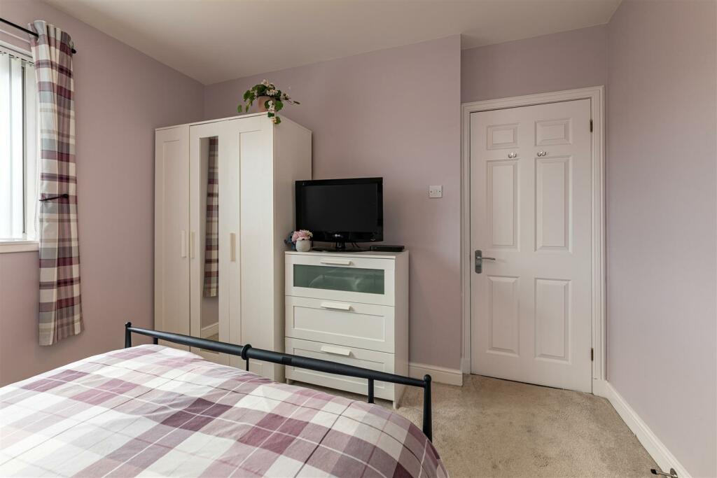 8 Tweedbank Avenue Tweedbank 47.JPG