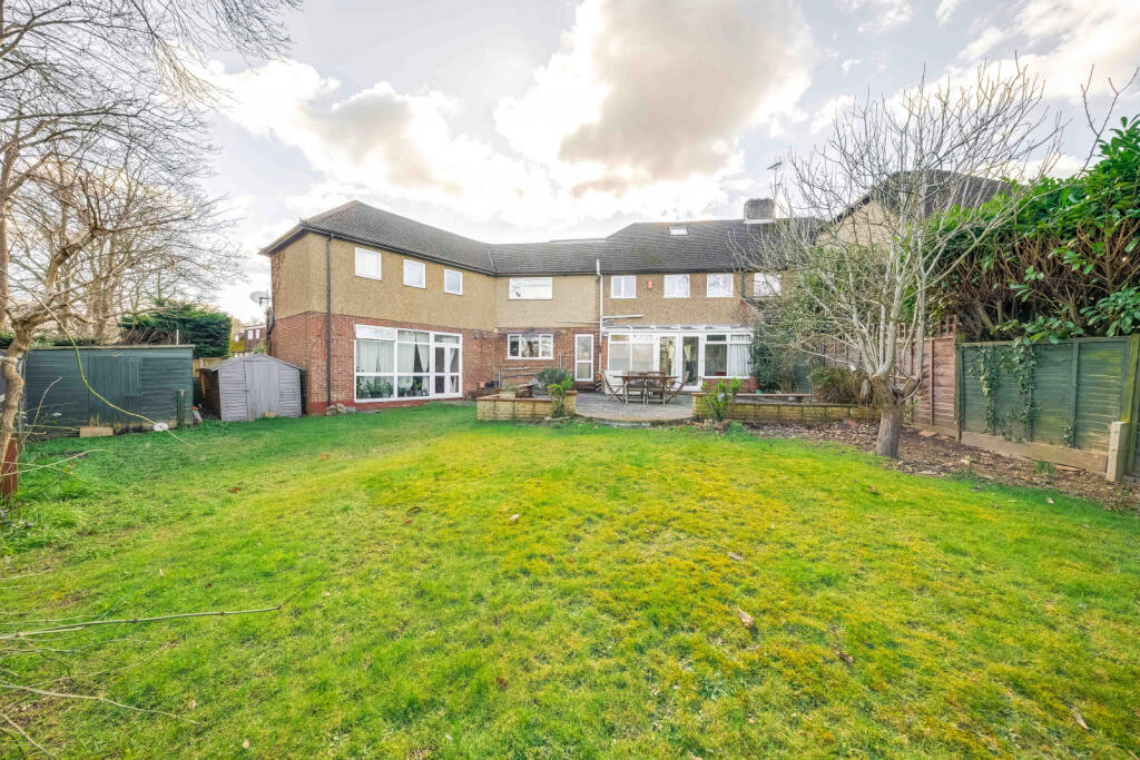 An exceptional five bedroom semi-detached family 