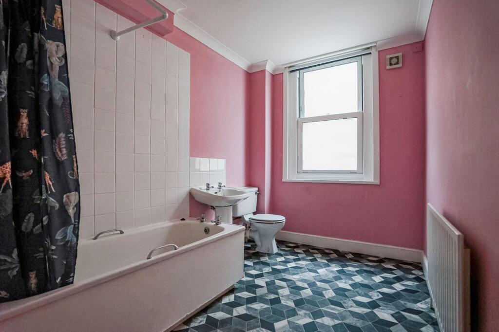 Flat C, 57 Queens Road, Tunbridge Wells, Kent TN4 9NA