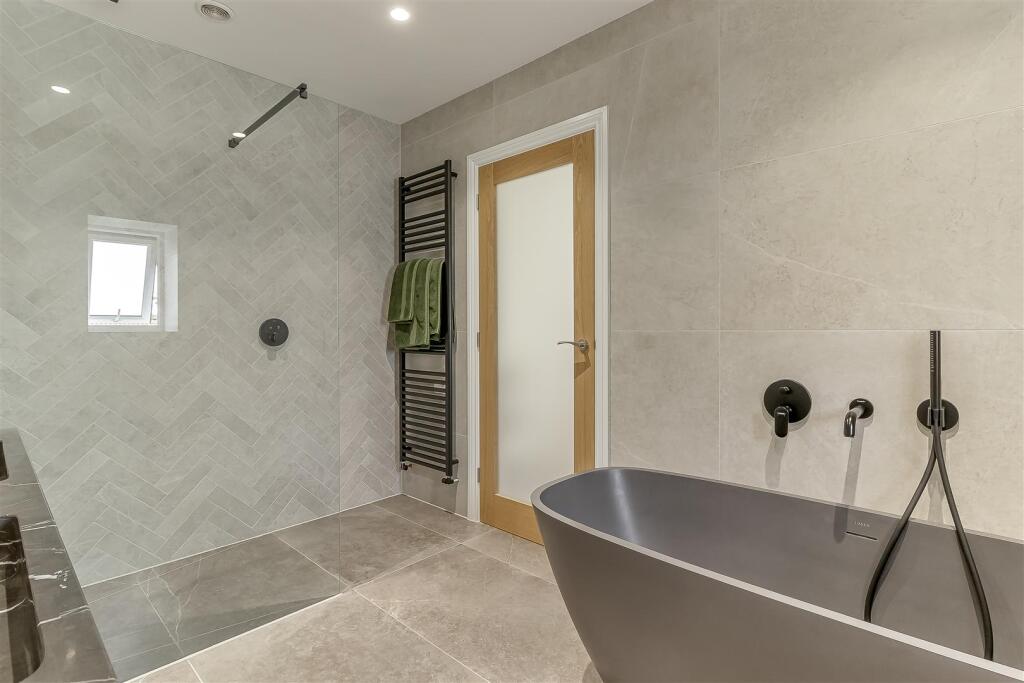 Master Bedroom Ensuite - B.jpg