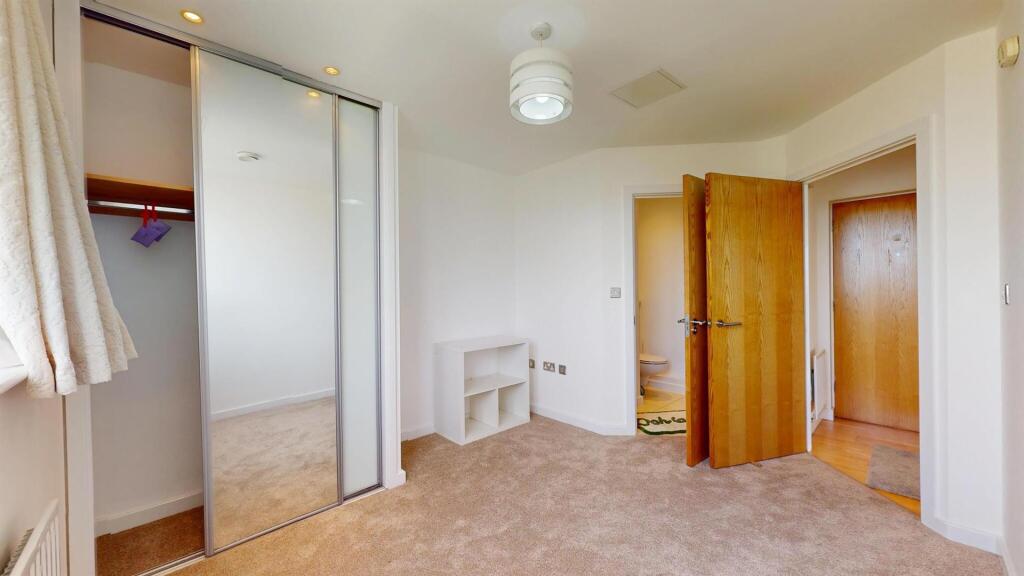 tow bed to let- Barrain London