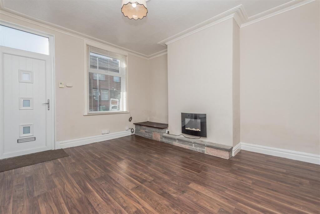 Living Room &amp; Dining Area: