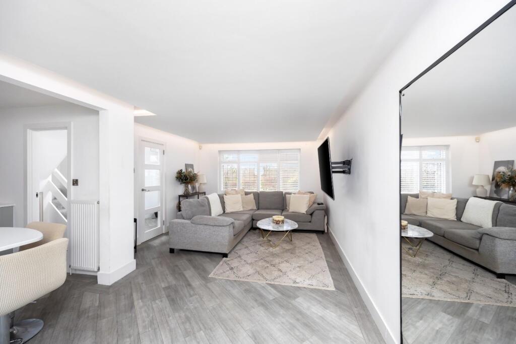 King George VI Drive 11-009.jpg