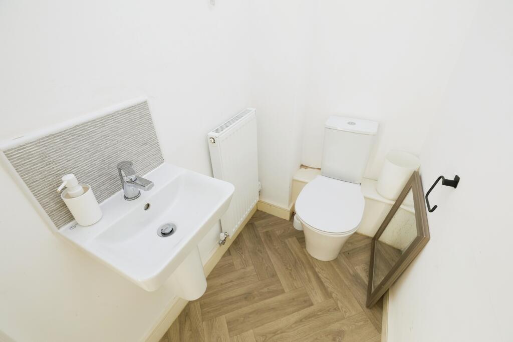Cloakroom/ Wc