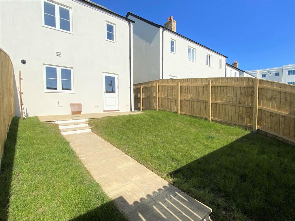 32 Quintrell Road Garden
