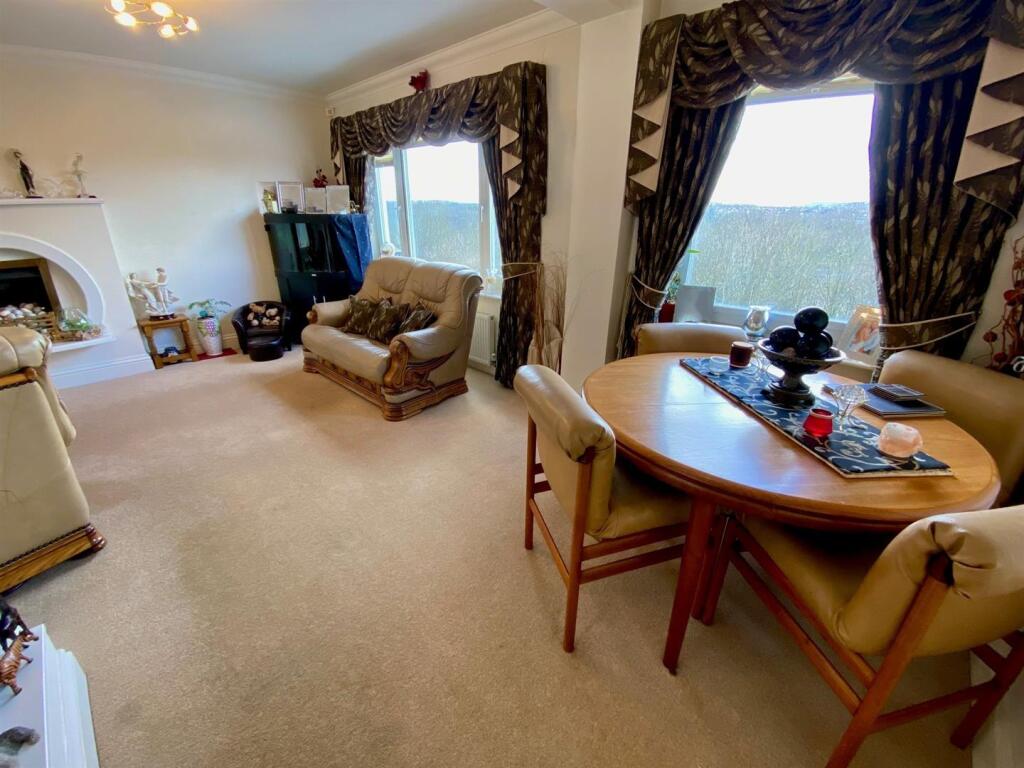 lounge 2..jpg
