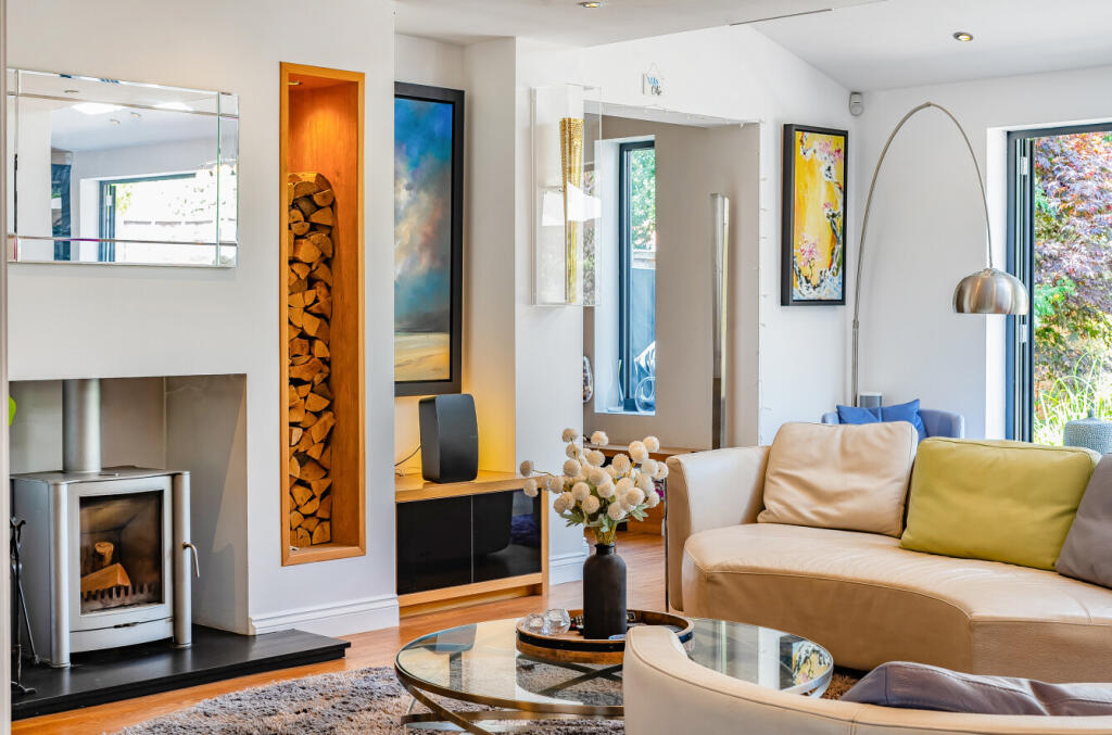 1341163-5-689f32b...