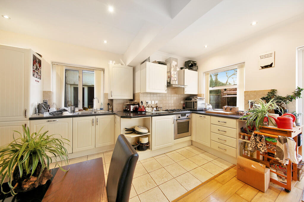 143 Holders Hill ...