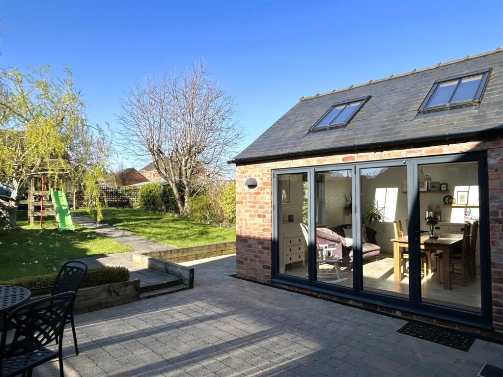 side patio.JPG