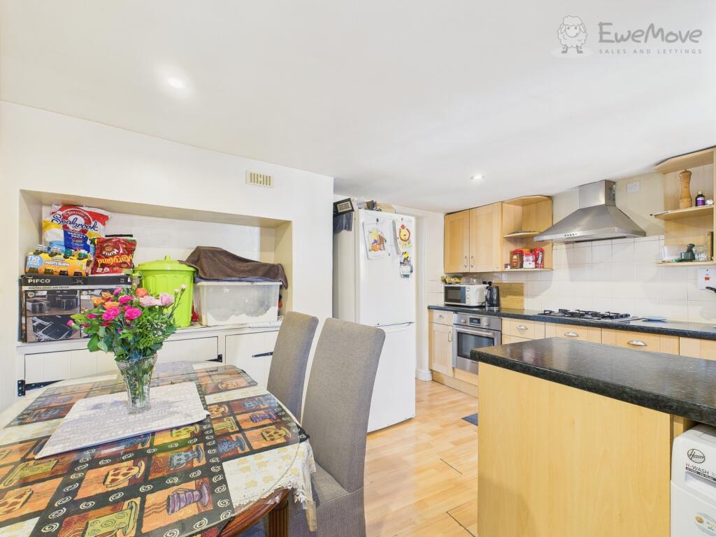 CAM03640G0-PR0050-STILL002