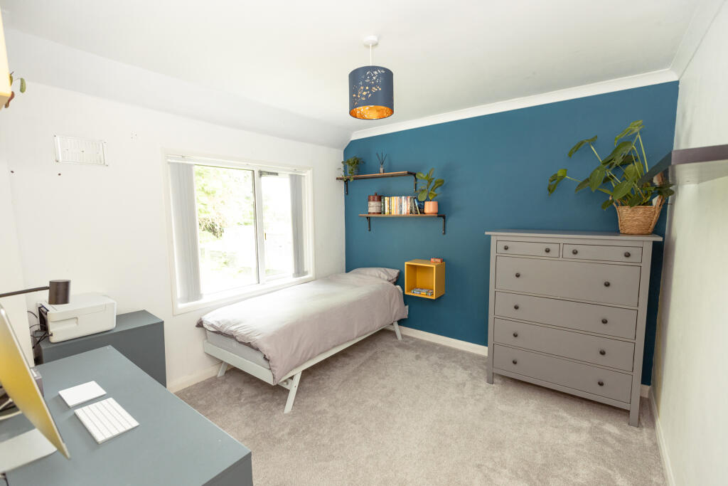 50MOORGROVE-BED DOUBLE_1