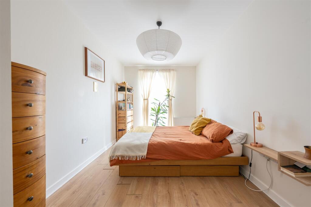 Atkins Square E8