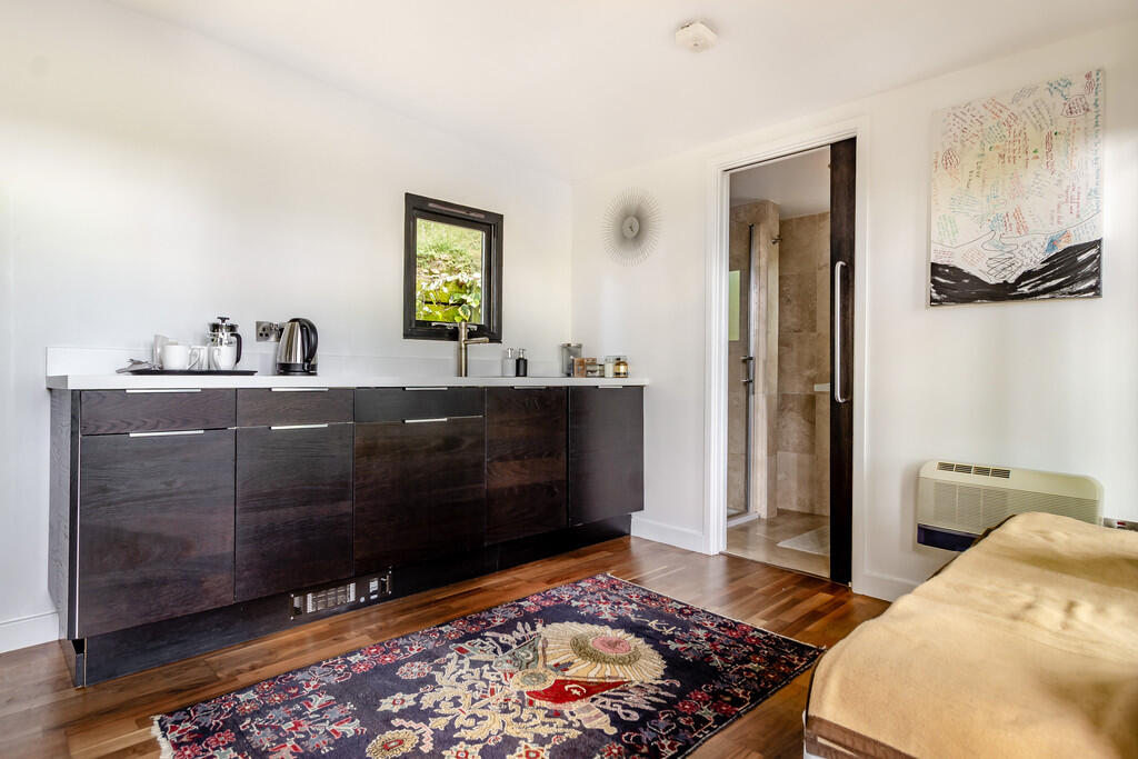 8605532-interior4...