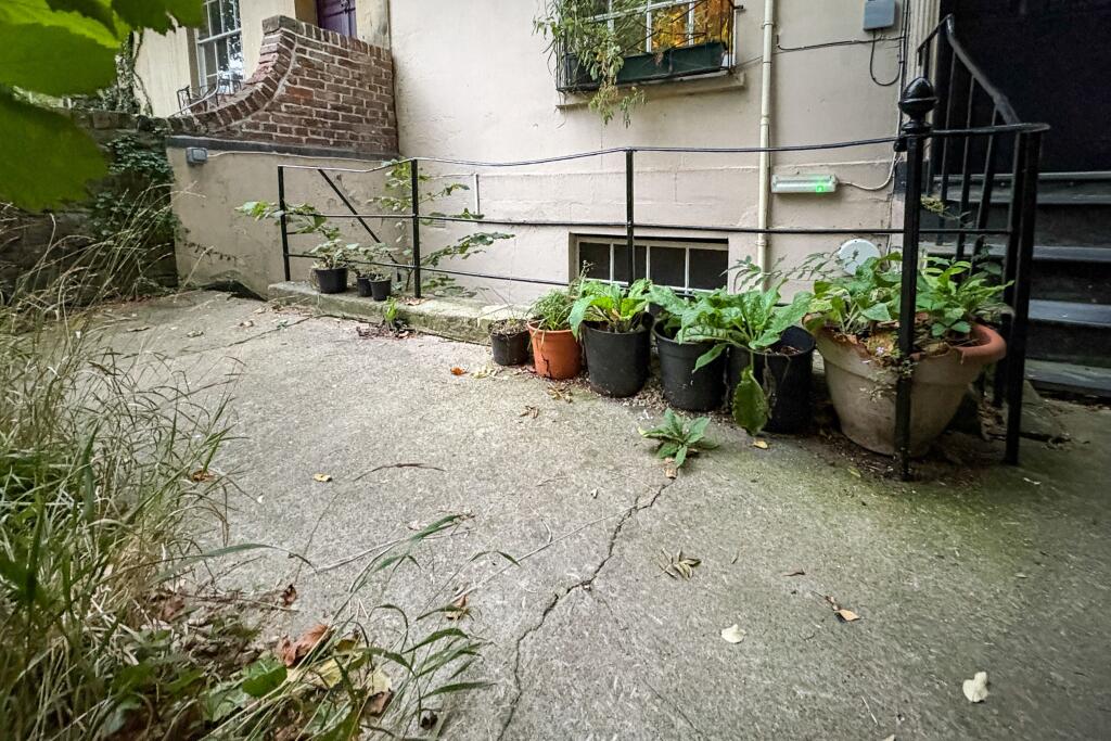 Flat A, 21 Ashley Road, Montpelier, Bristol, BS6 5NH