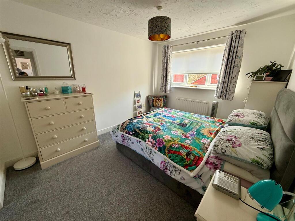 KL1 Bed1.jpg