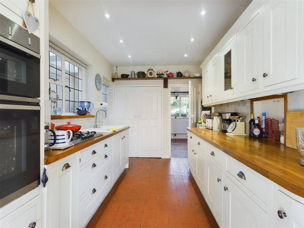 kitchen .jpg