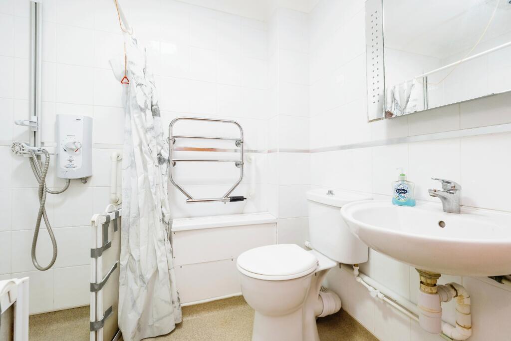 SHOWER ROOM