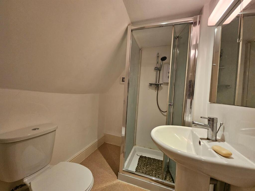 Bathroom 3.jpg