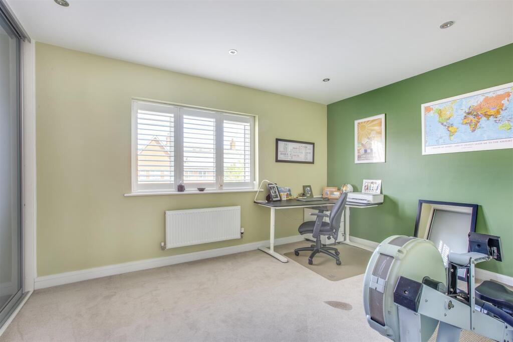 45 Greenwich Drive, HP11 1GT-1.jpg