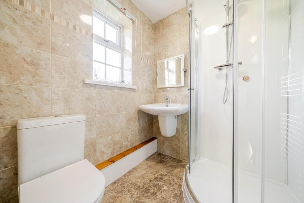 SHOWER ROOM.jpg