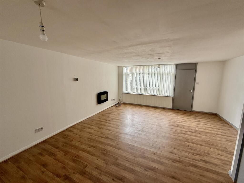 Lounge/Dining/Kitchen
