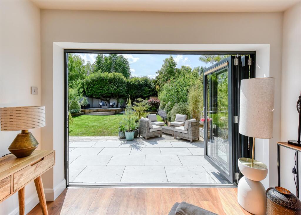 5 Foley Avenue-lounge2.jpg