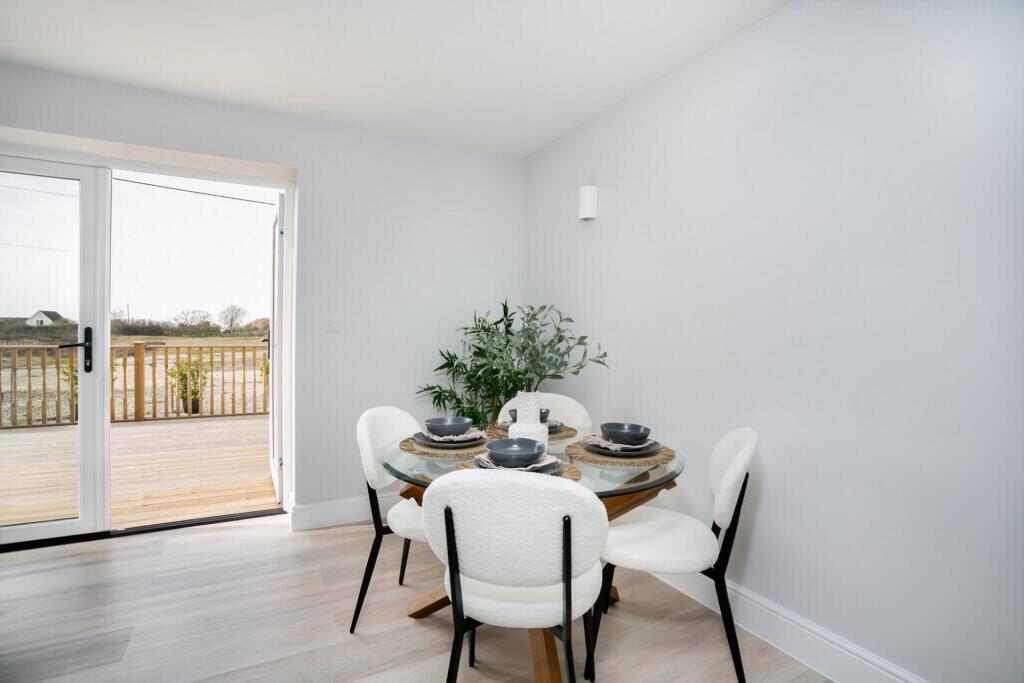 Living/dining space