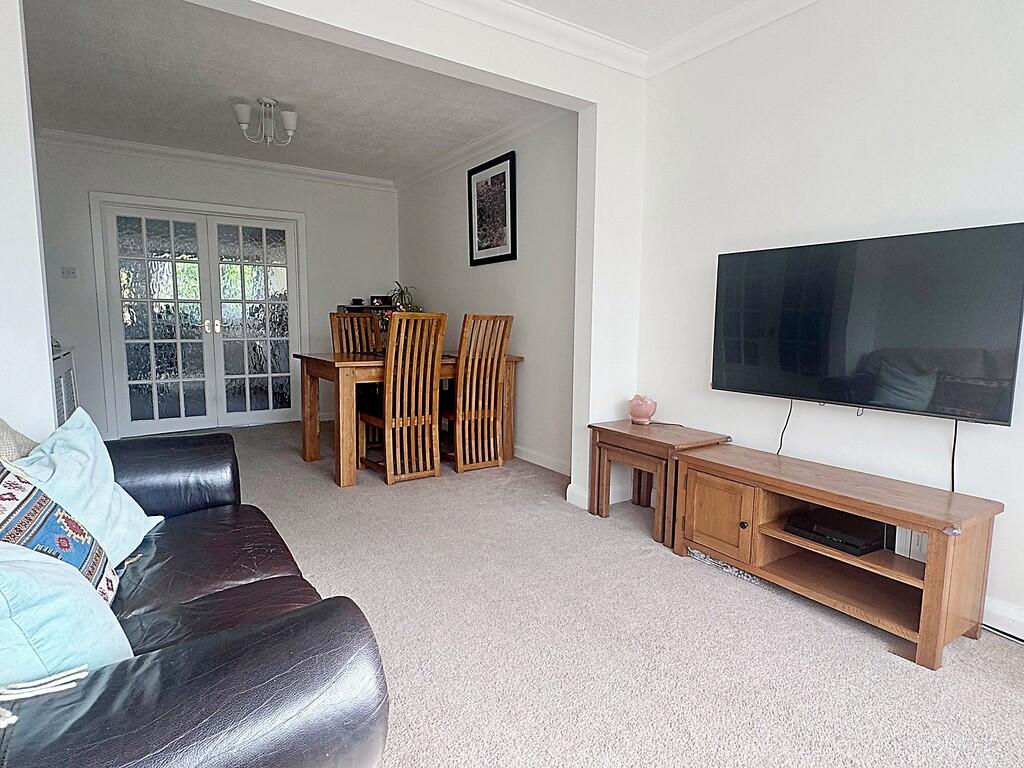 Lounge Dining Roo...