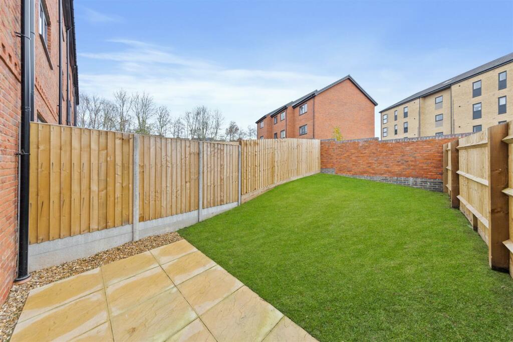 Externals@WoolfGroveWeb06.jpg
