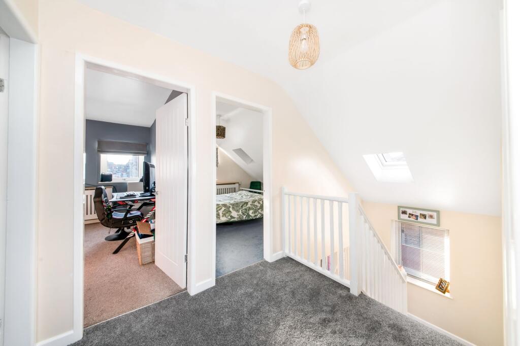 FIRST FLOOR LANDING