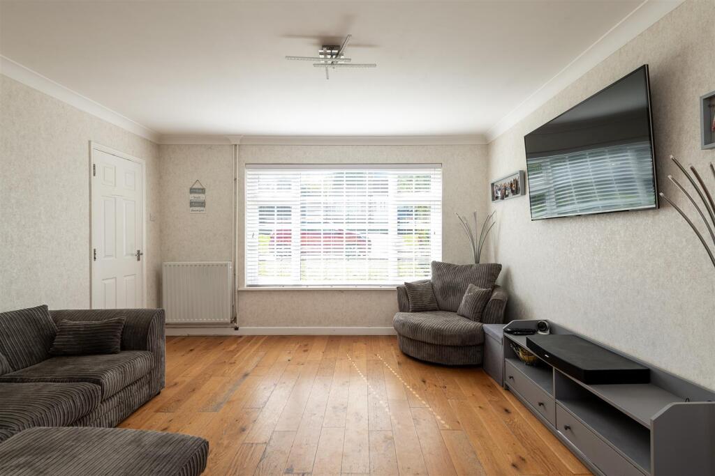 10 Birchfields living room1.jpg