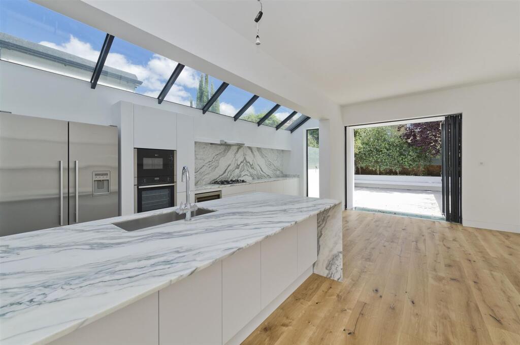 2 finstock rd-9101.jpg