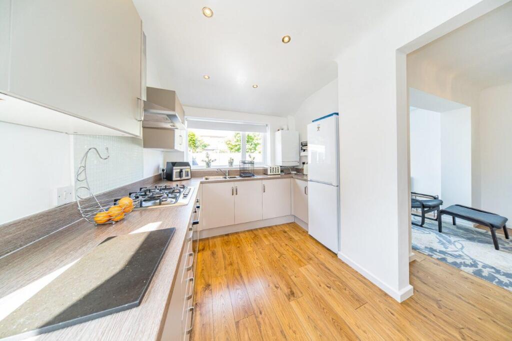 7 Cliftonville kitchen 2.jpg