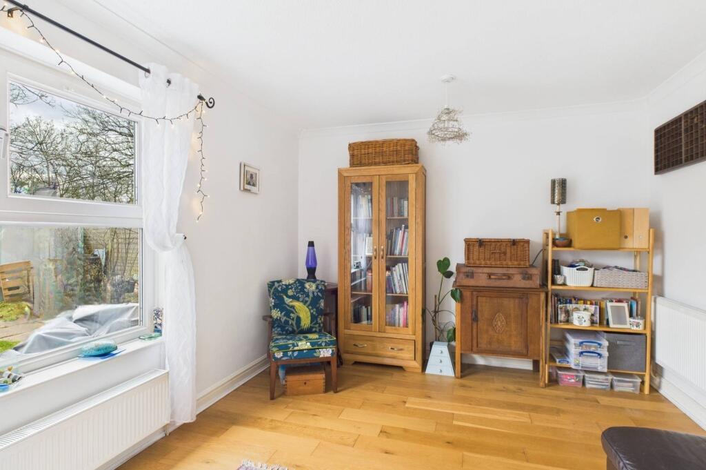 CAM02519G0-PR0235-STILL003