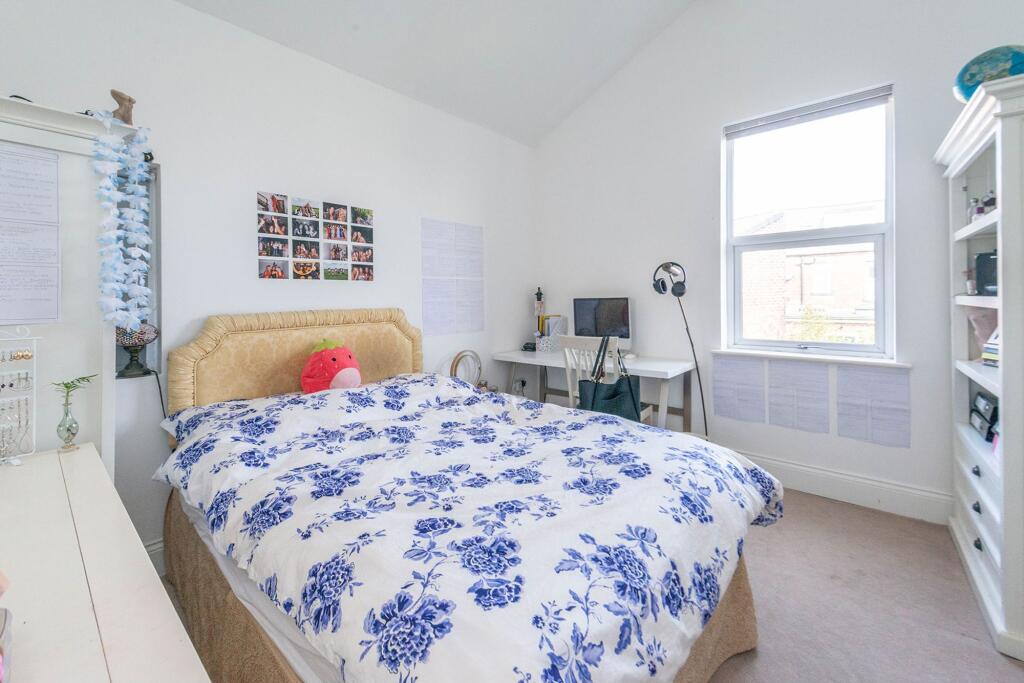 SIX DOUBLE BEDROOMS AND FOUR BATHROOMS