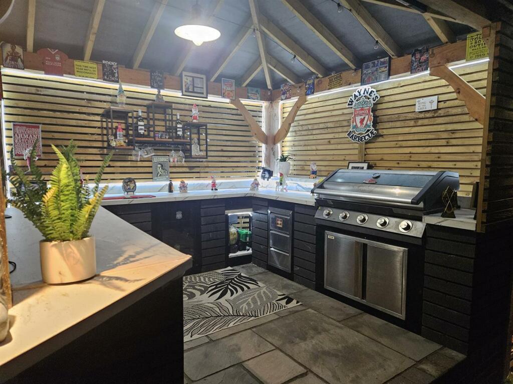 TWILIGHT PHOTO OF THE ENTERTAINING AREA