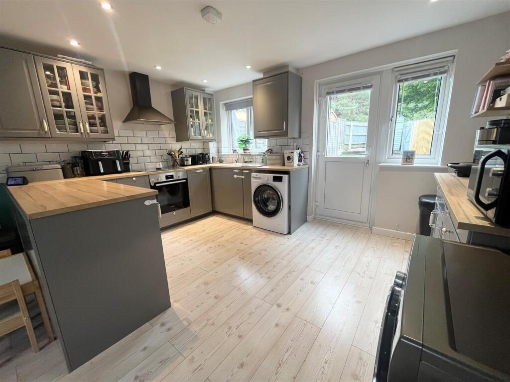 2. Kitchen 3.jpg
