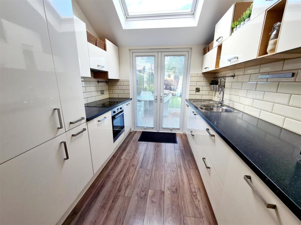 Kitchen 2.jpg