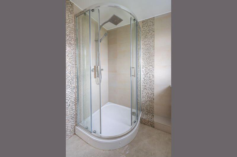 BATHROOM SHOWER CUBICLE