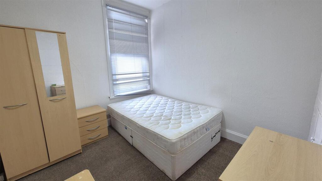 Downstairs Middle Bedroom