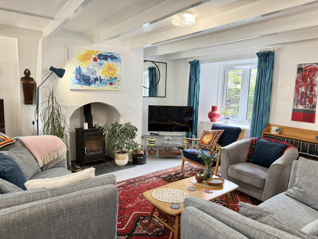 Spacious Sitting Room