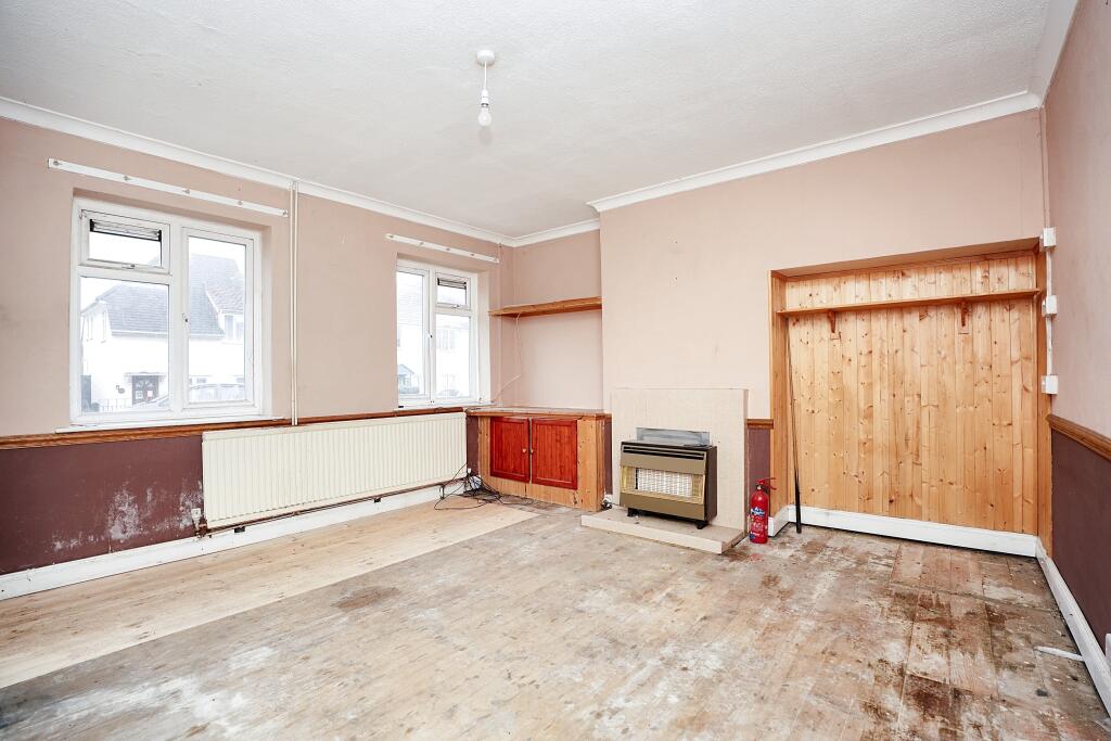 82 Woodlands Road, Chippenham, Wiltshire, SN14 0HG